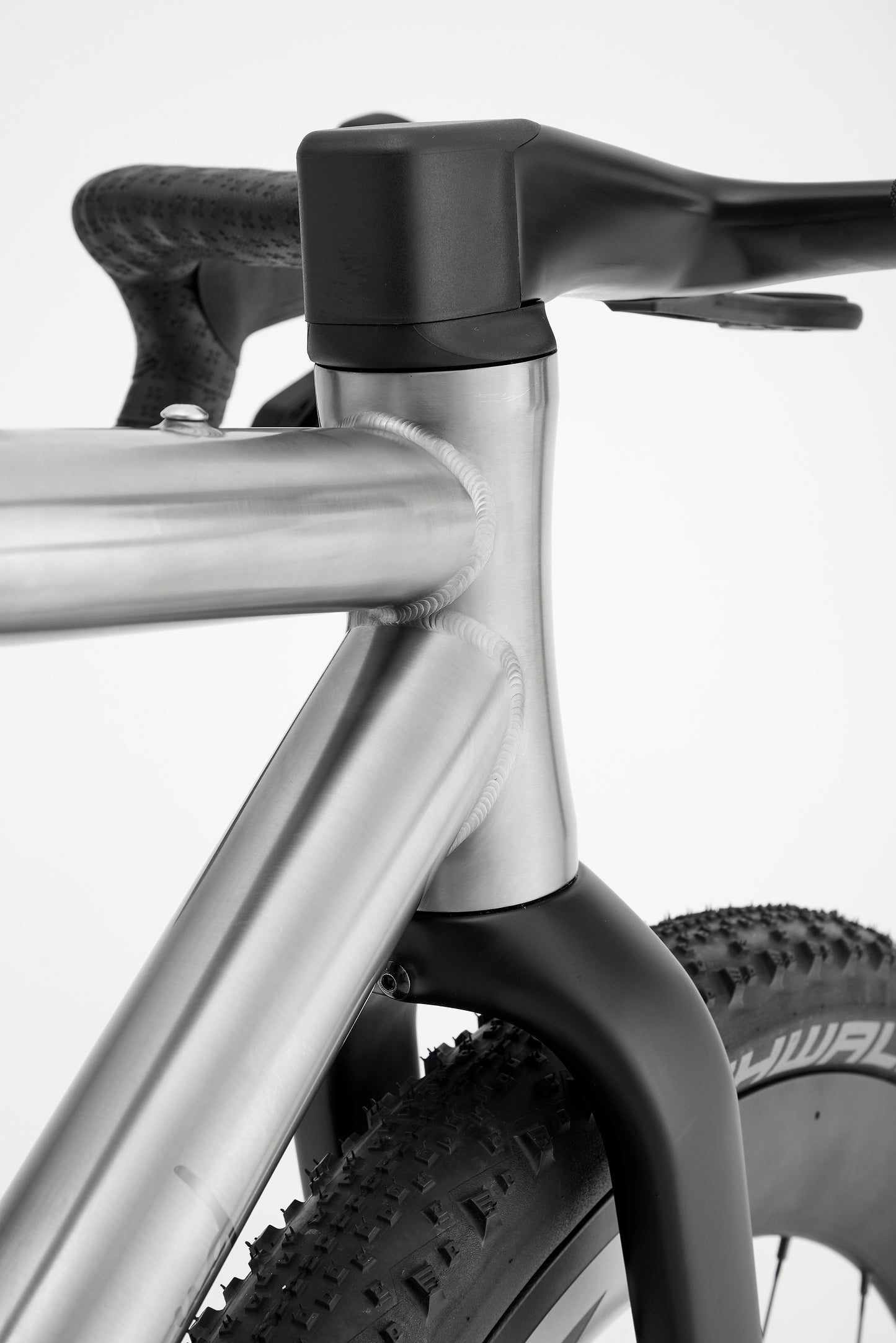 CLOUD Adventure Titanium Bike - ZIPP 303 XPLR S SRAM GX Eagle Mullet AXS