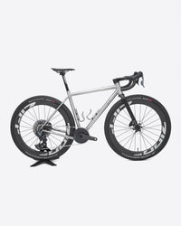 CLOUD Adventure Titanium Bike SRAM GX Eagle Mullet AXS, Zipp 303, side profile